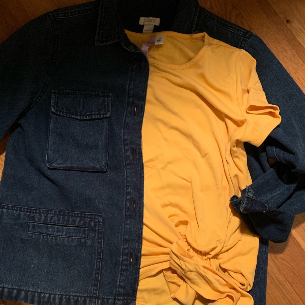 Scrunched yellow tee!